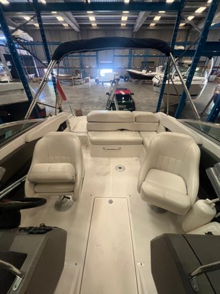 Barco deportivo con matrícula BA5-637-04