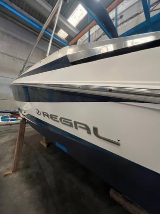 Barco deportivo con matrícula BA5-637-04