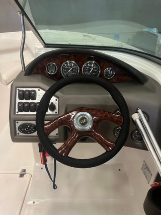 Barco deportivo con matrícula BA5-637-04