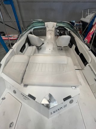 Barco deportivo con matrícula BA5-637-04