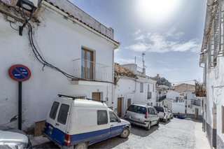 Casa de pueblo 3 hab, 1baño, patio y terraza