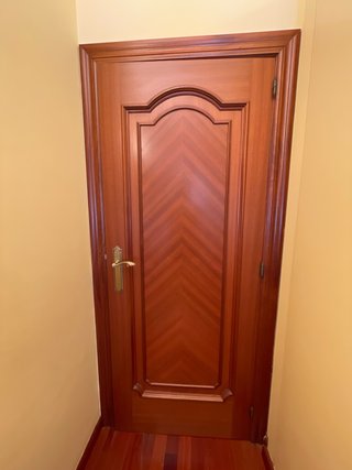Puerta madera maciza alta calidad