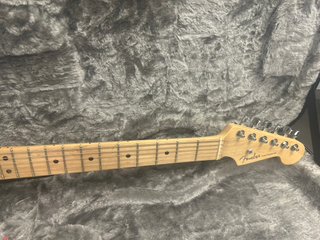 Fender Stratocaster Elite 18 + Golpeador FurYngwie