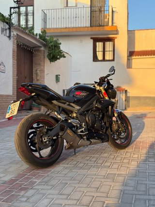 Triumph Street Triple 675 A2 Negra