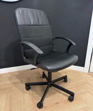 Silla de escritorio negra