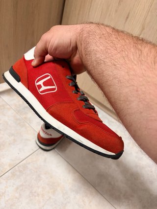 Zapatillas Honda Rojas y Blancas