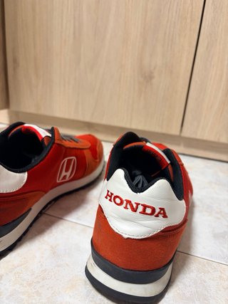 Zapatillas Honda Rojas y Blancas