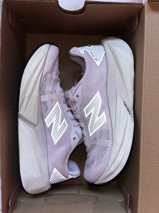 Zapatillas New Balance running beige/rosa