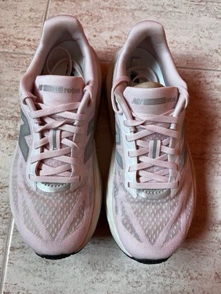 Zapatillas New Balance running beige/rosa