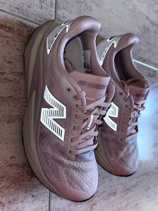 Zapatillas New Balance running beige/rosa