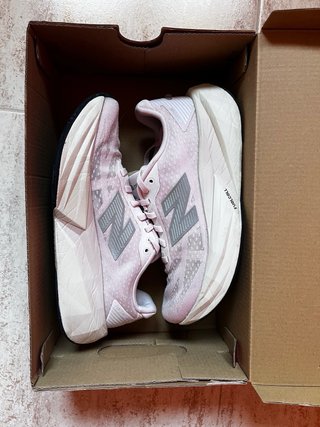 Zapatillas New Balance running beige/rosa