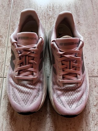 Zapatillas New Balance running beige/rosa