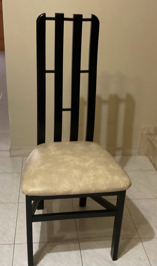 6 Sillas Comedor Beige y Negras ( 30 Eu  la silla