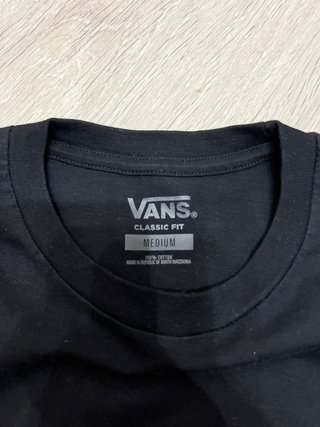 Camiseta Vans Negra Talla M y Gorra de Escorpión