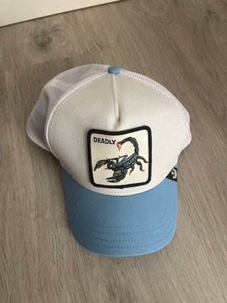 Camiseta Vans Negra Talla M y Gorra de Escorpión