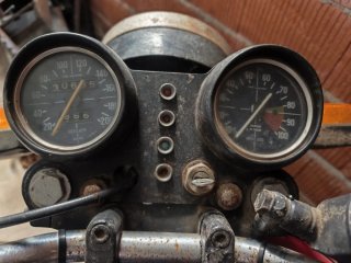 Ducati 500 cc Roja y Sanglas Yamaha 400 cc