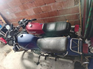 Ducati 500 cc Roja y Sanglas Yamaha 400 cc