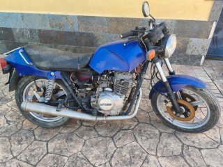 Ducati 500 cc Roja y Sanglas Yamaha 400 cc