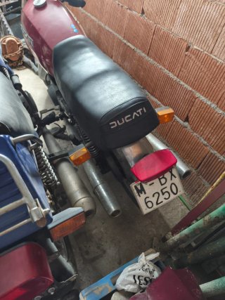 Ducati 500 cc Roja y Sanglas Yamaha 400 cc