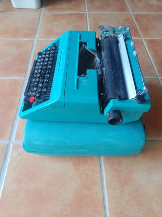 Máquina de escribir Olivetti PKANT verde
