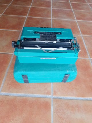 Máquina de escribir Olivetti PKANT verde