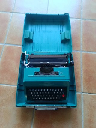 Máquina de escribir Olivetti PKANT verde