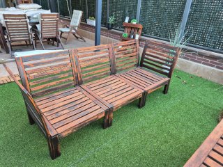 Conjunto sofás y mesa terraza madera