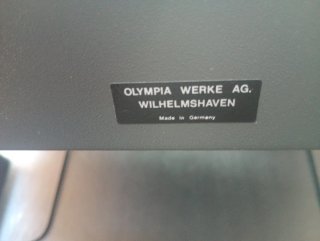 Máquina de escribir Olympia maletín