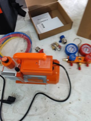 Bomba Vacío VEVOR 3.5 CFM y Manómetro