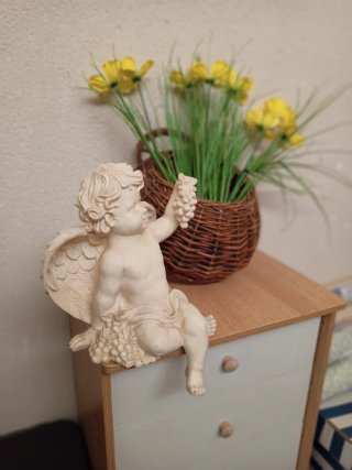Figura de Ángel con Uvas