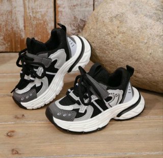 Deportivas niño negras y grises