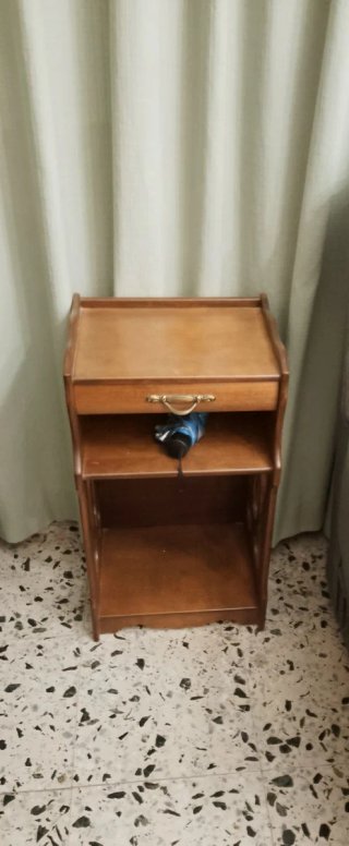 Mesa estantería de madera