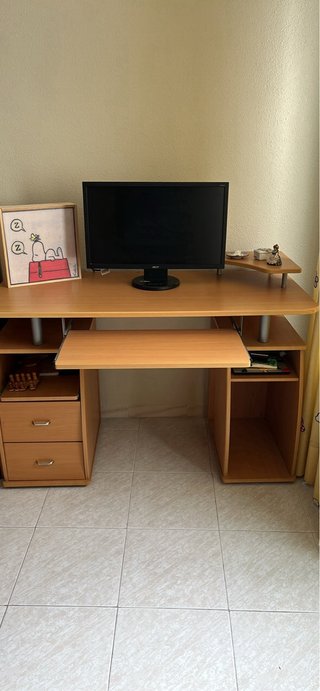 Mesa de ordenador de madera y metal