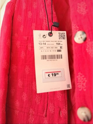 Chaqueta fresca y ligera roja