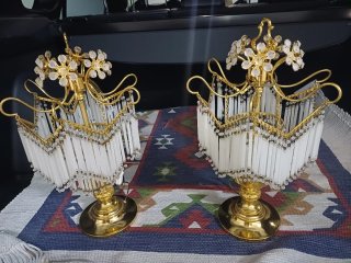 Lámparas de mesa doradas con cristales