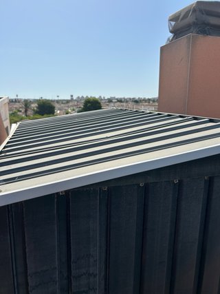 Caseta metálica de almacenamiento