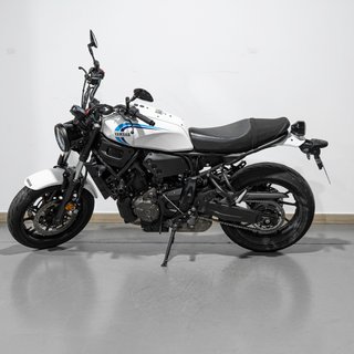 Yamaha XSR 700 Naked Azul/Blanco