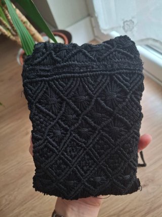 Bolso negro bordado