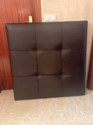 Cabecero de cama marrón polipiel