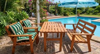 Conjunto madera mesa, banco y sillas jardín