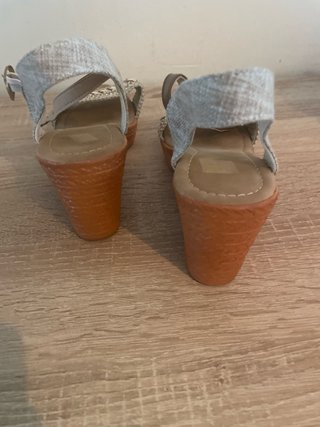 Sandalias Beige y Doradas Tacón 8 cm