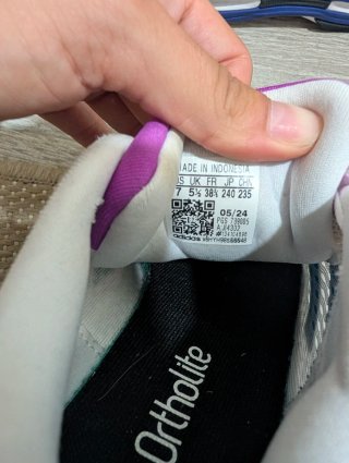 Zapatillas Adidas Blancas y Moradas