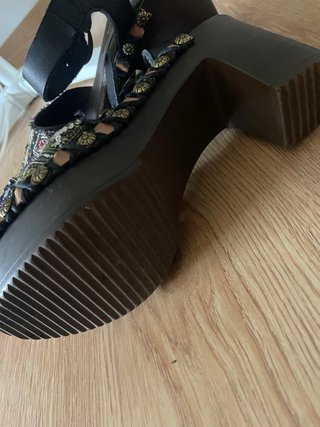 Sandalias Nemoni Plataforma Acolchada Multicolor