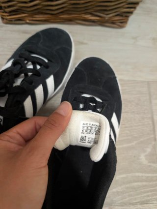 Zapatillas Adidas Negras y Blancas
