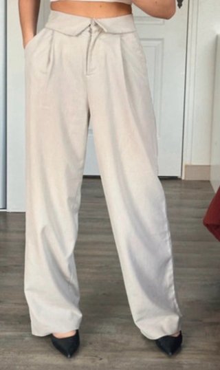 Pantalón beige de talle alto