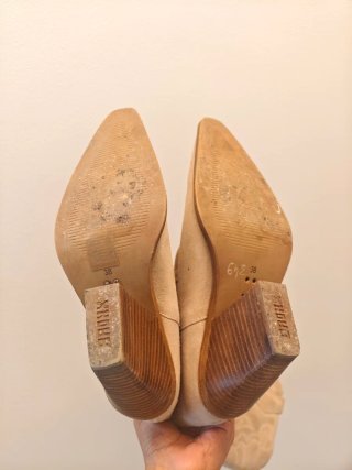 Botas de cowboy beige con costuras