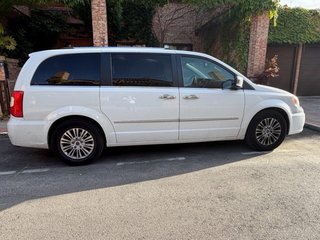 Lancia Voyager 2015