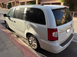 Lancia Voyager 2015