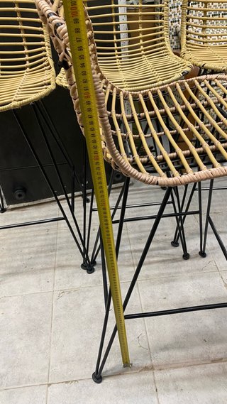 Taburetes de bar enea plástico (4 unidades) 100€