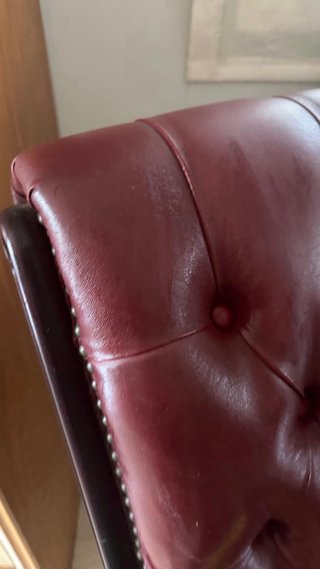 Poltrona Chesterfield vintage bordeaux con capitoné